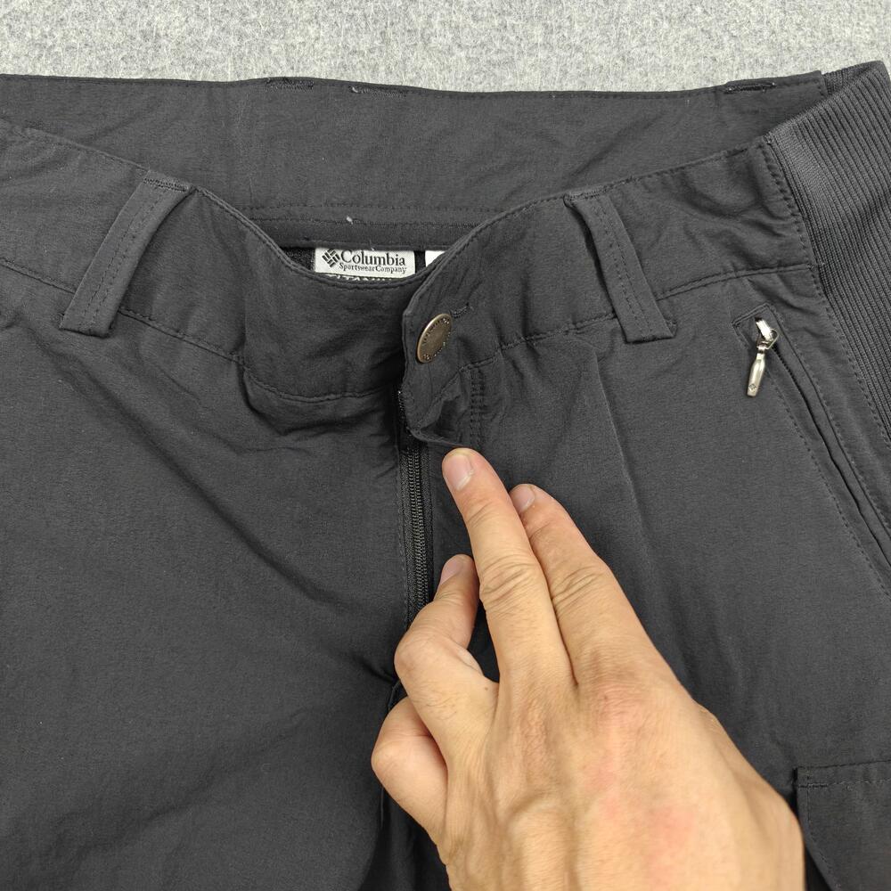 Columbia Shorts Womens 8 Black Cargo Titanium Omni-Shield Hiking Pockets - Picture 2 of 9